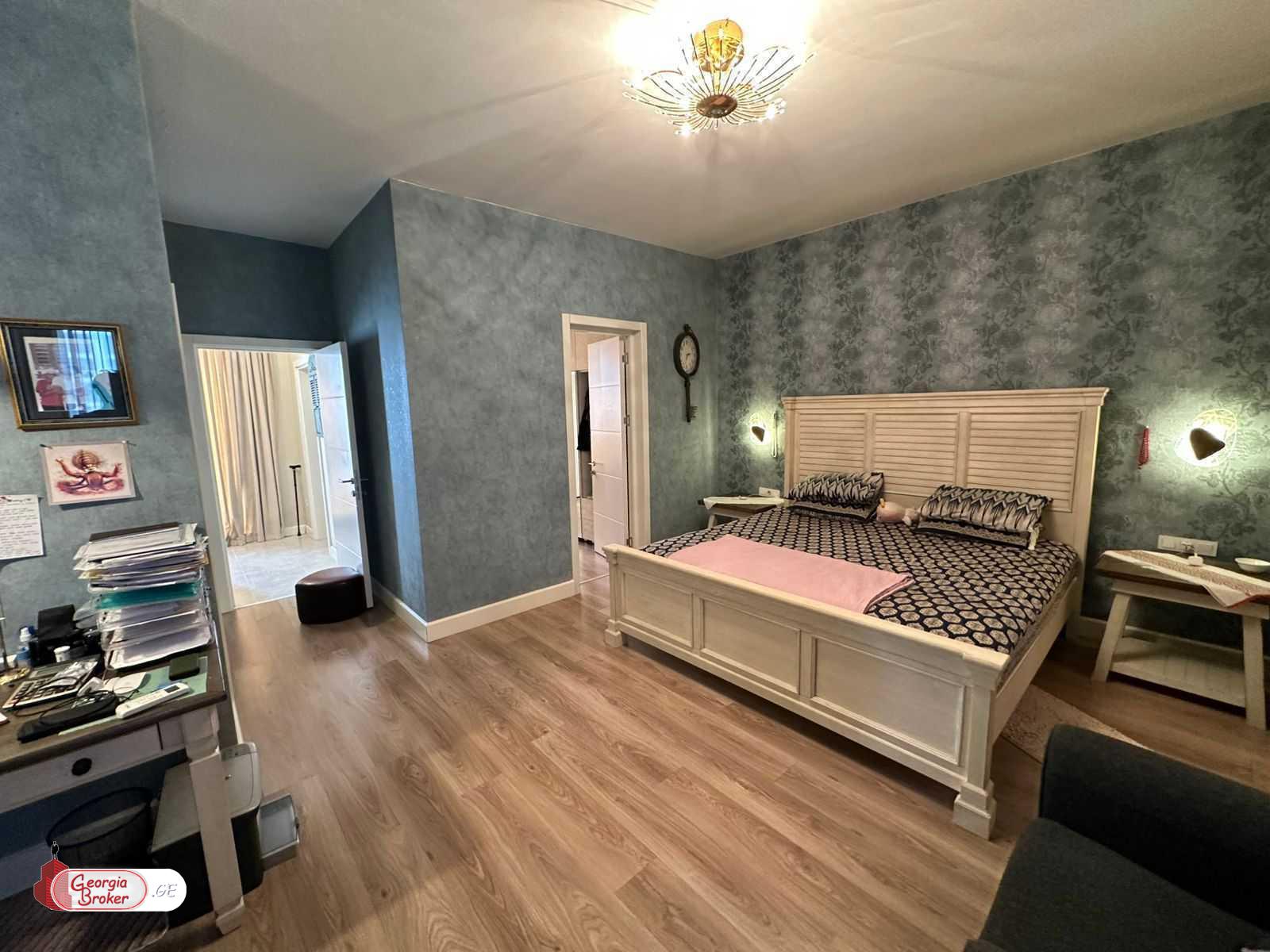 იყიდება ახალი გარემონტებული 7 ოთახიანი ბინა   "მწვანე ალმასში"