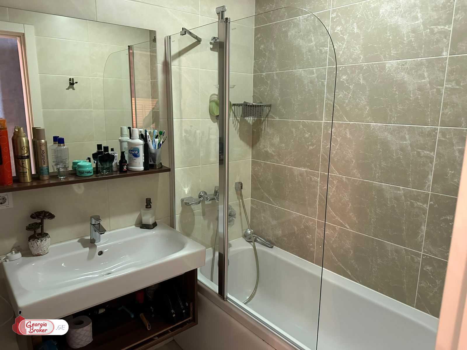 იყიდება ახალი გარემონტებული 7 ოთახიანი ბინა   "მწვანე ალმასში"