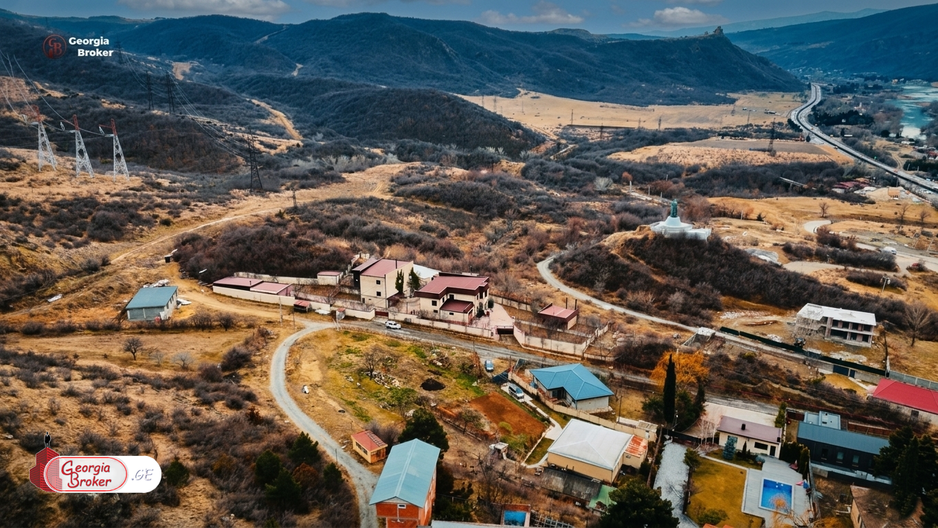 nearly repaired 14-room house for sale