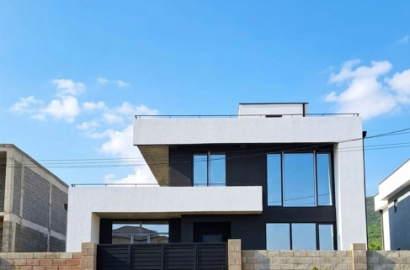 იყიდება ახალი აშენებული 6 ოთახიანი სახლი საგურამოში