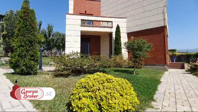 в аренду дом с новым ремонтом 8-комнат