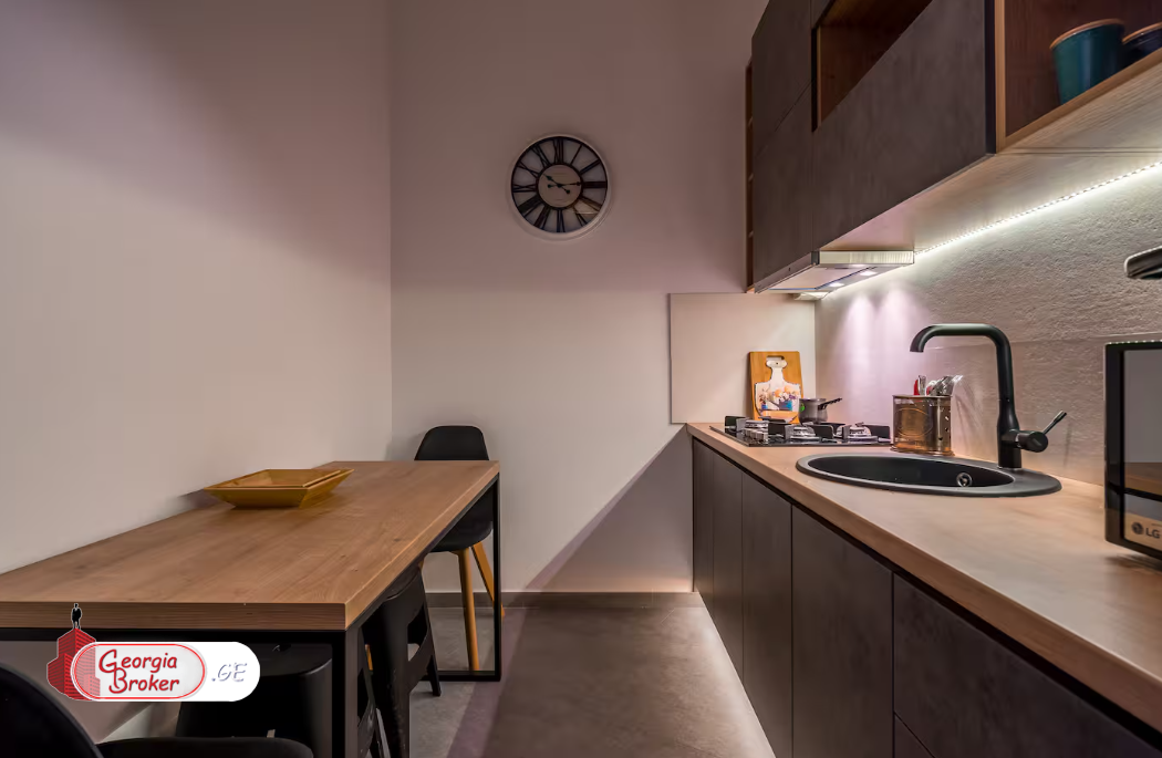 ქირავდება ახალი გარემონტებული 3 ოთახიანი ბინა სოლოლაკში