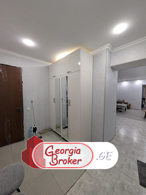 продается квартира с новым ремонтом 3-комнаты