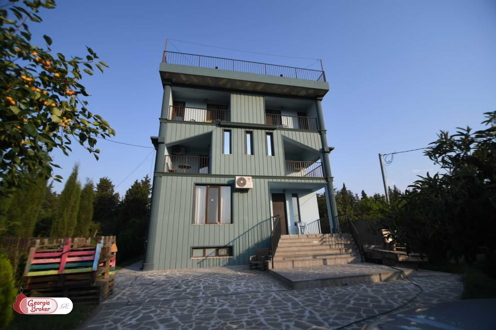 ქირავდება ახალი გარემონტებული 14 ოთახიანი სახლი თბილისის ზღვაზე