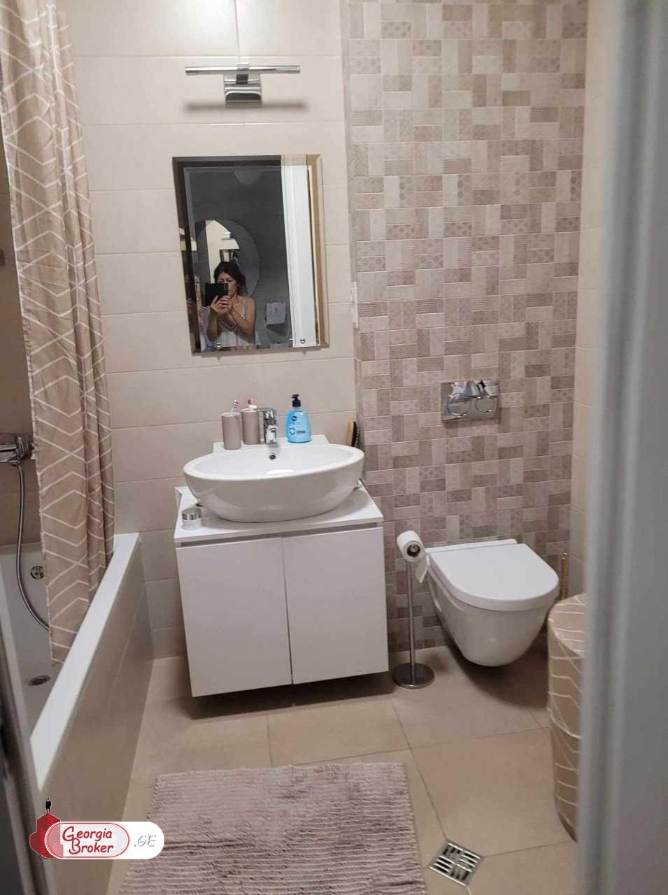 იყიდება ახალი გარემონტებული 2 ოთახიანი ბინა ვაკეში