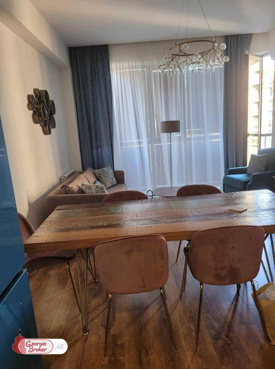 იყიდება ახალი გარემონტებული 2 ოთახიანი ბინა ვაკეში