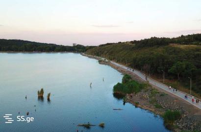 იყიდება ახალი გარემონტებული 5 ოთახიანი სახლი ლისის ტბის მიმდებარედ
