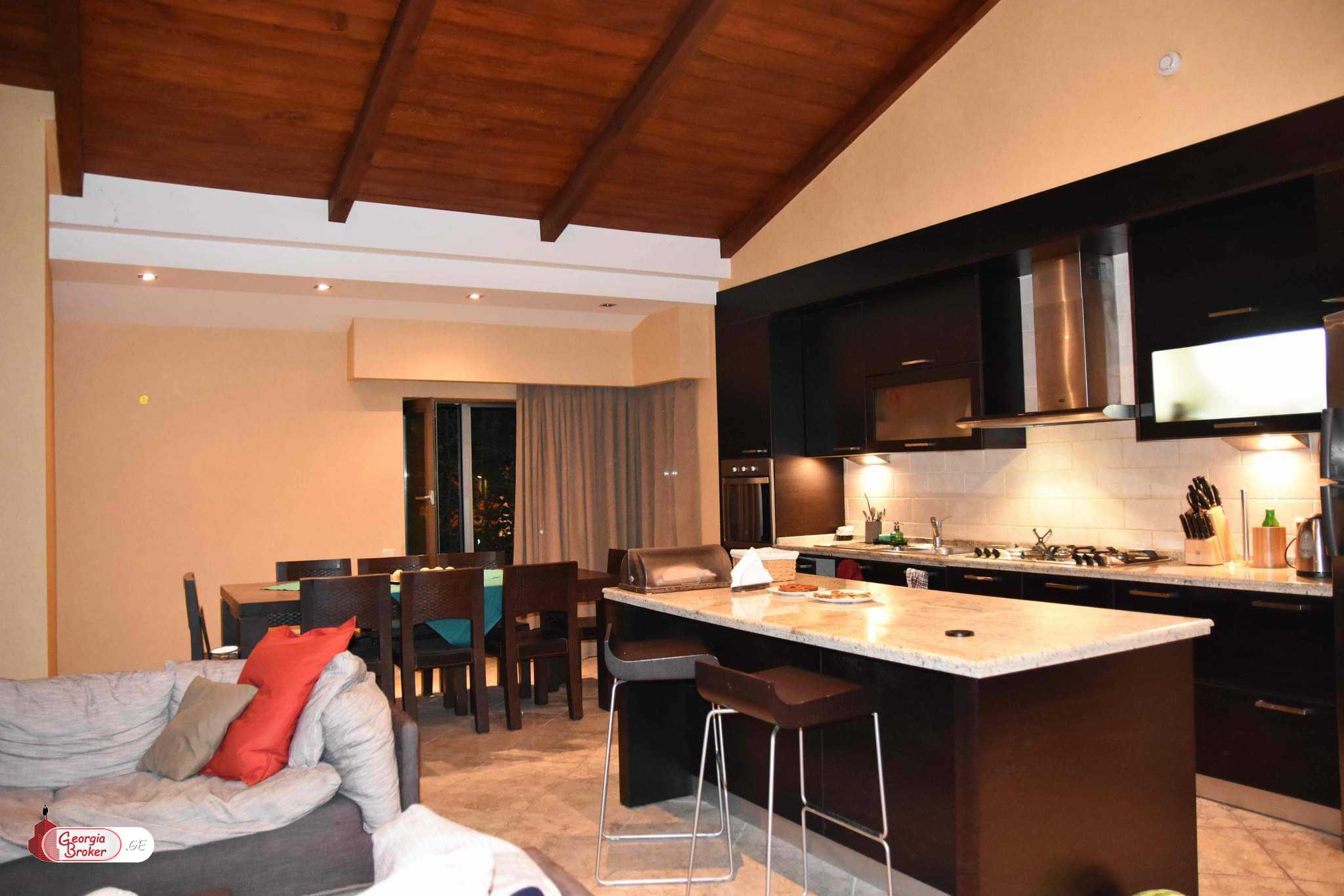 ქირავდება ახალი გარემონტებული 7 ოთახიანი სახლი  წყნეთში