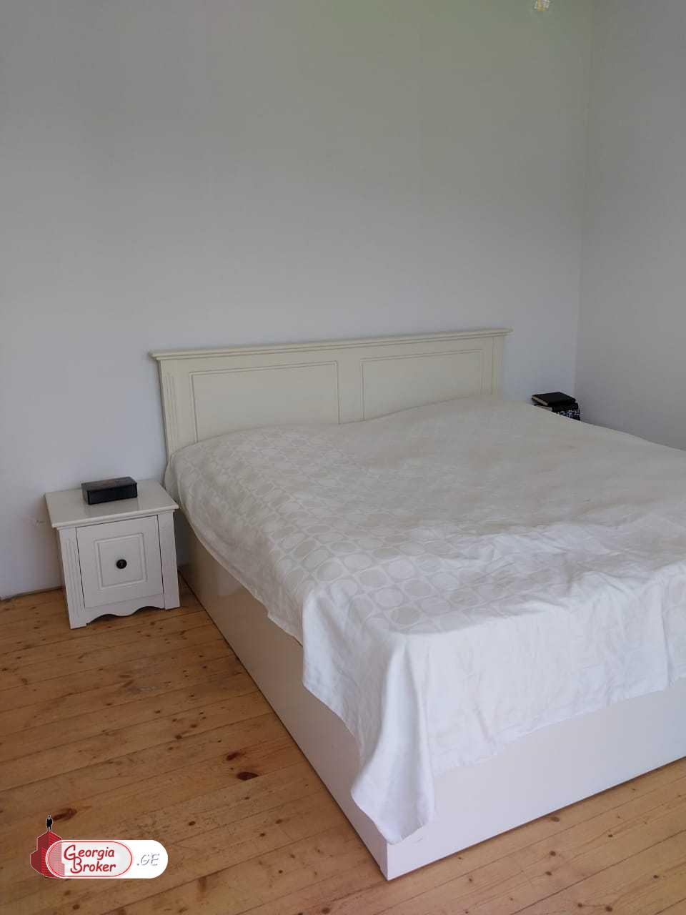 იყიდება ახალი გარემონტებული 5 ოთახიანი სახლი ლისის ტბის მიმდებარედ