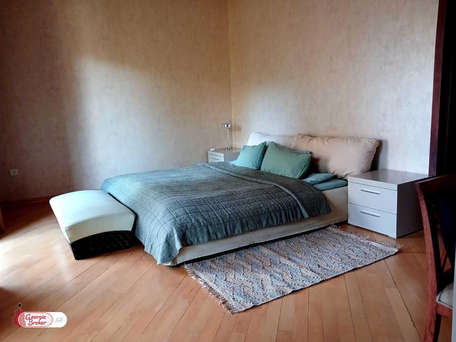 ქირავდება ახალი გარემონტებული 7 ოთახიანი სახლი  წყნეთში