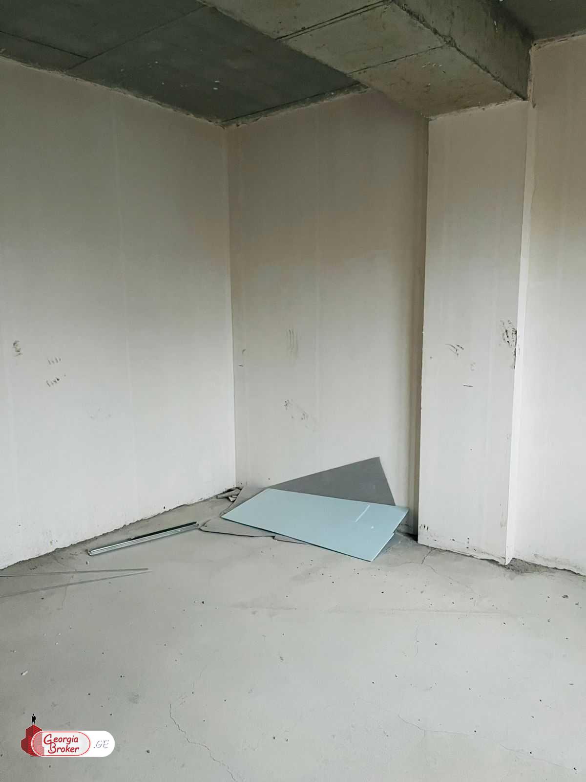 nearly repaired 3-room apartment for sale