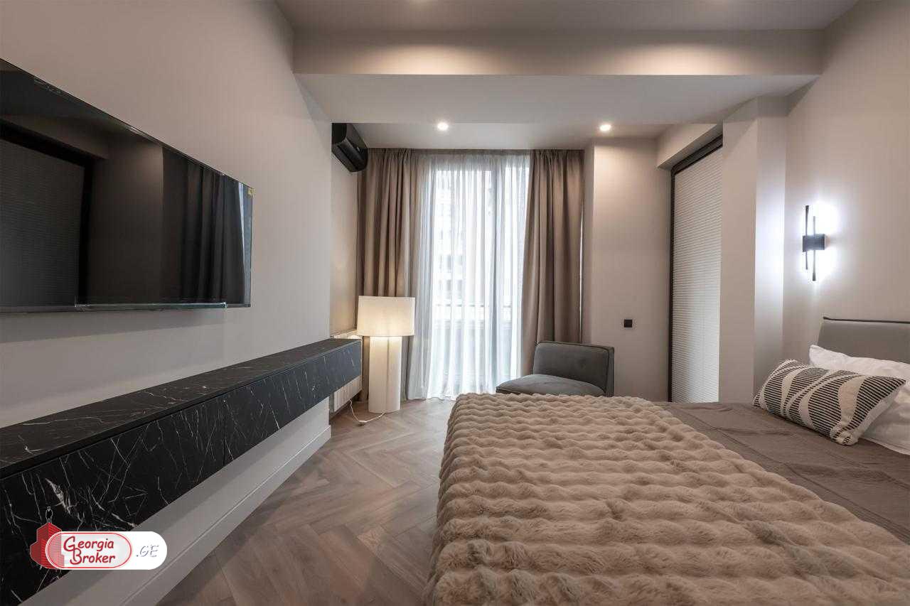 იყიდება ახალი გარემონტებული 3 ოთახიანი ბინა  "პარკ ჰოუმში" ,   ვაკეში