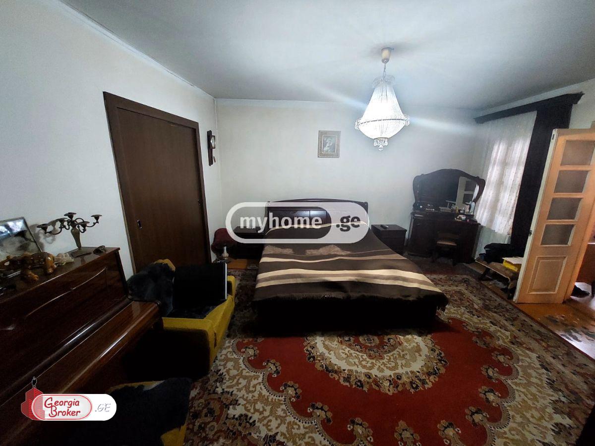 nearly repaired 5-room house for sale