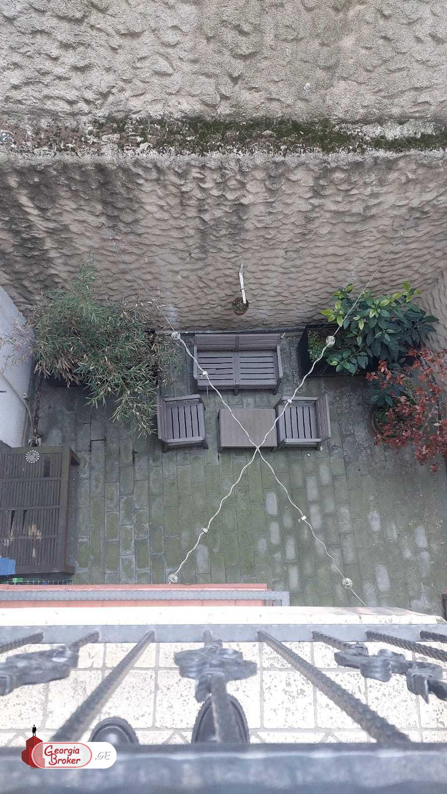 იყიდება ახალი გარემონტებული 5 ოთახიანი ბინა აბანოთუბანში