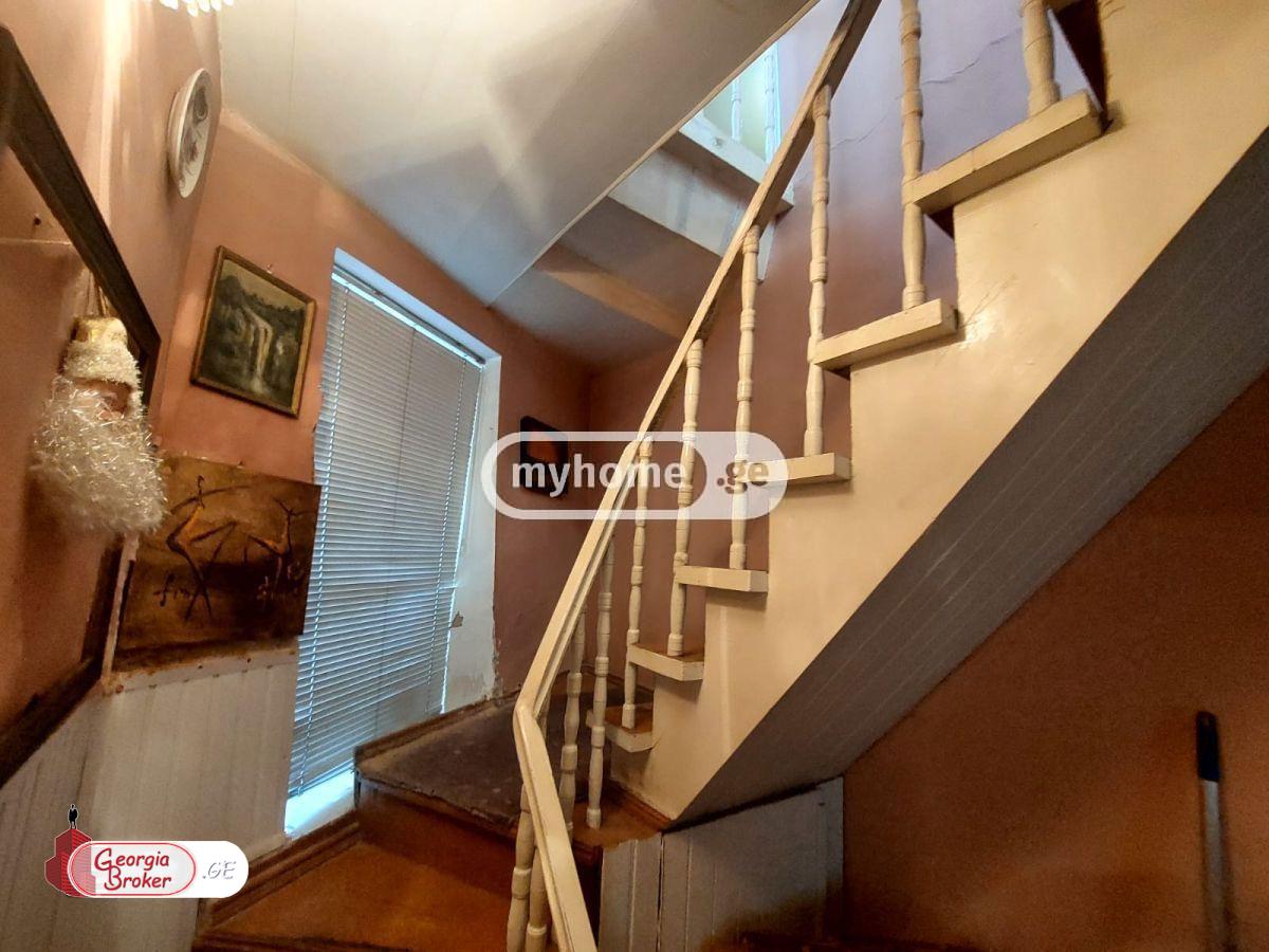 nearly repaired 5-room house for sale