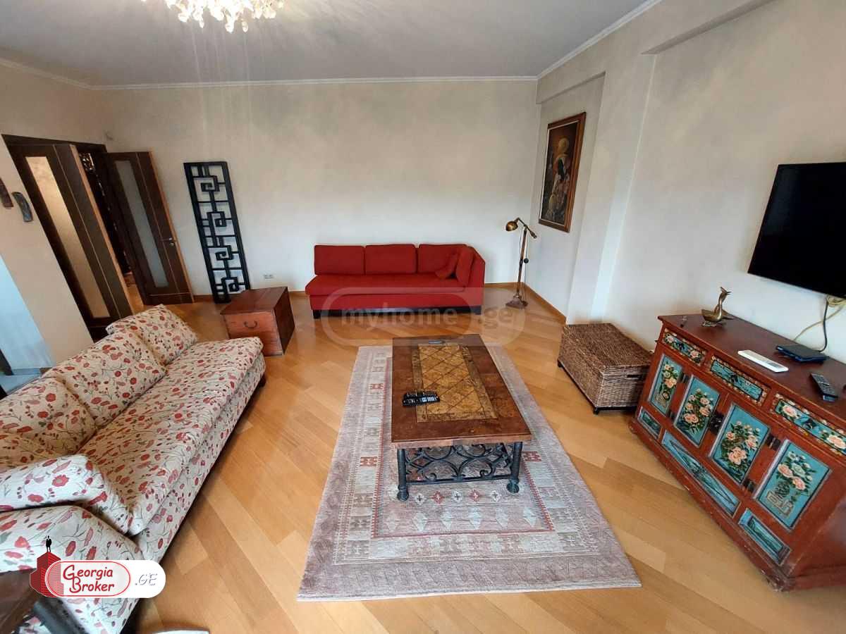 продается квартира с новым ремонтом 4-комнаты