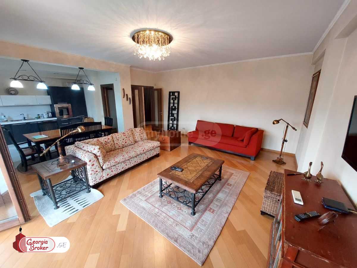 продается квартира с новым ремонтом 4-комнаты