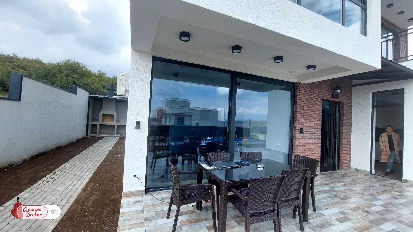 nearly repaired 8-room house for sale