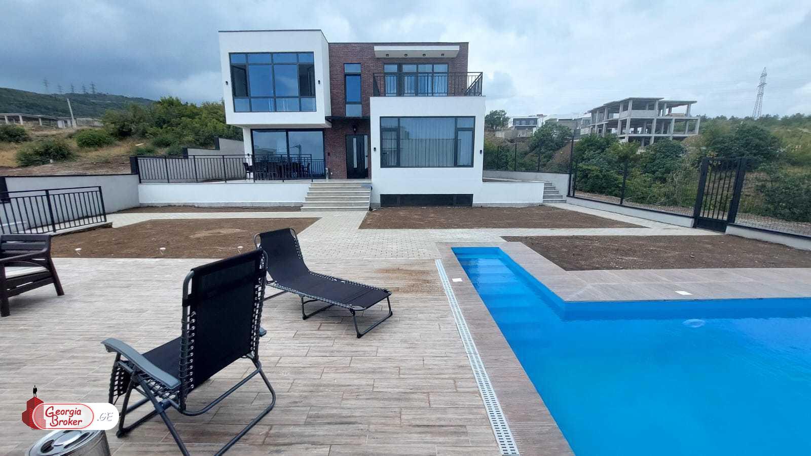 nearly repaired 8-room house for sale