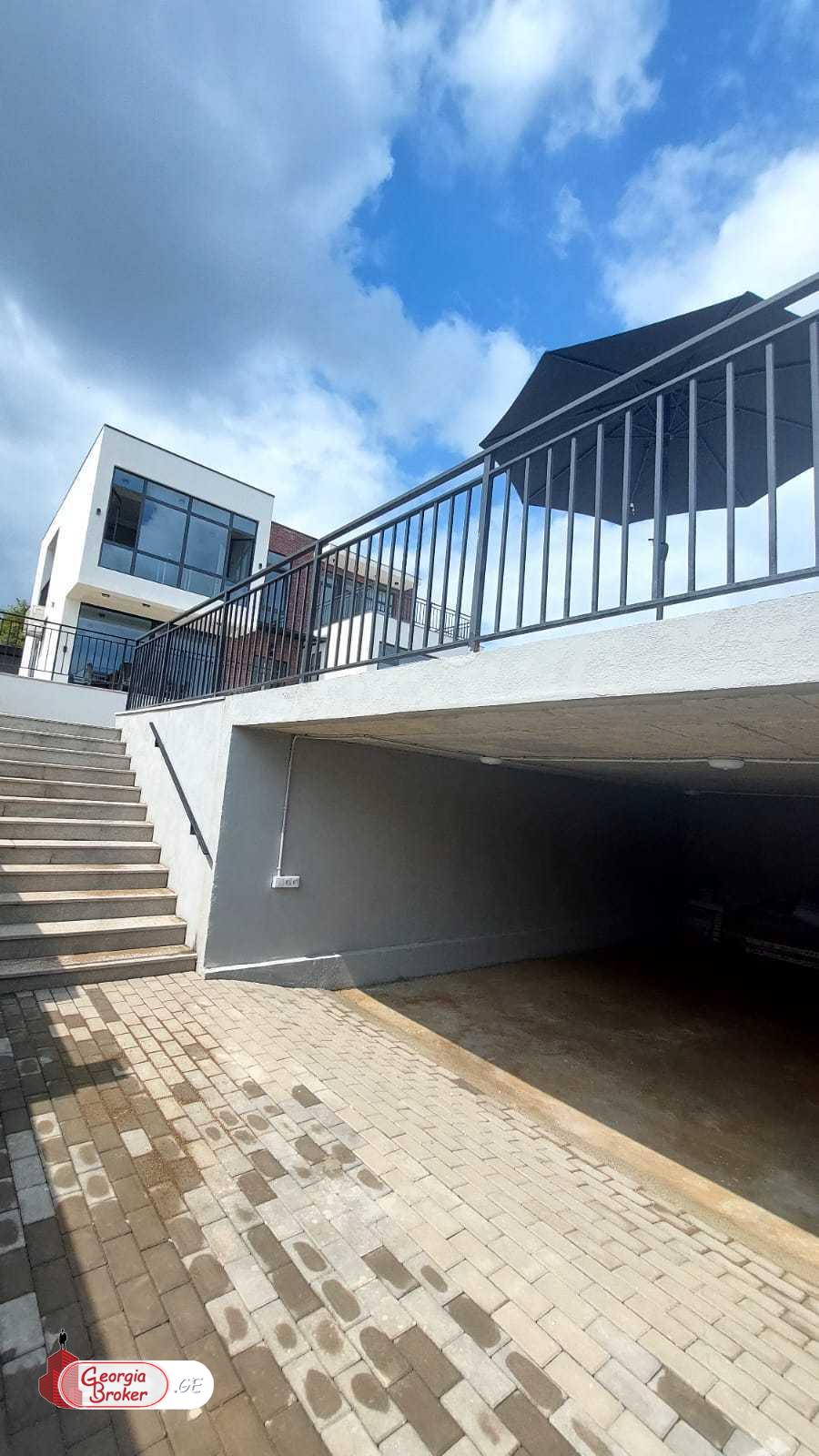 nearly repaired 8-room house for sale