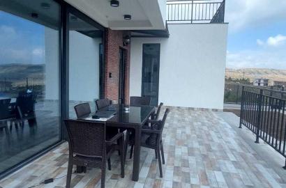 იყიდება ახალი გარემონტებული 8 ოთახიანი სახლი ლისის ტბასთან