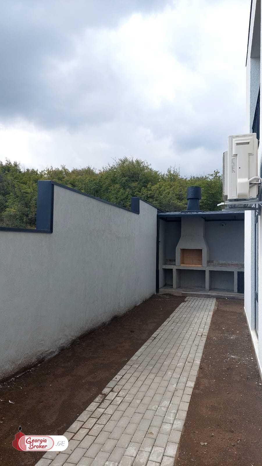 იყიდება ახალი გარემონტებული 8 ოთახიანი სახლი ლისის ტბასთან