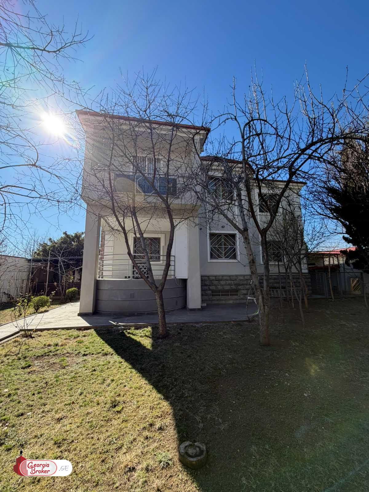 nearly repaired 9-room house for sale