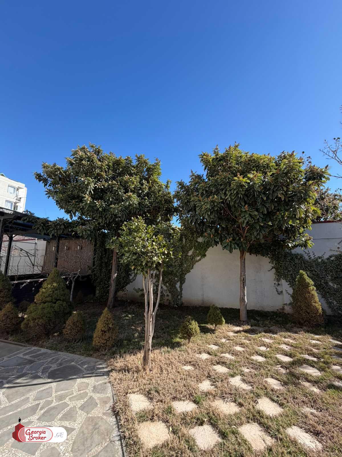 nearly repaired 9-room house for sale