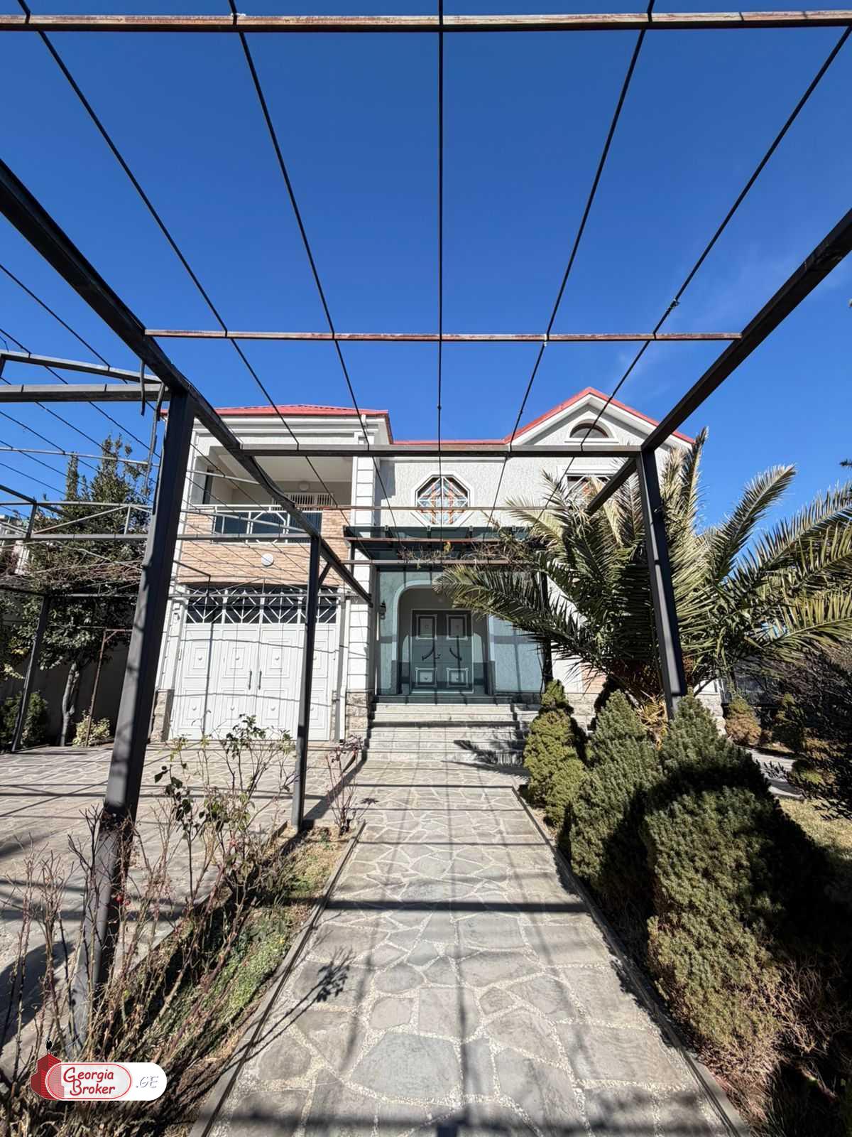 nearly repaired 9-room house for sale