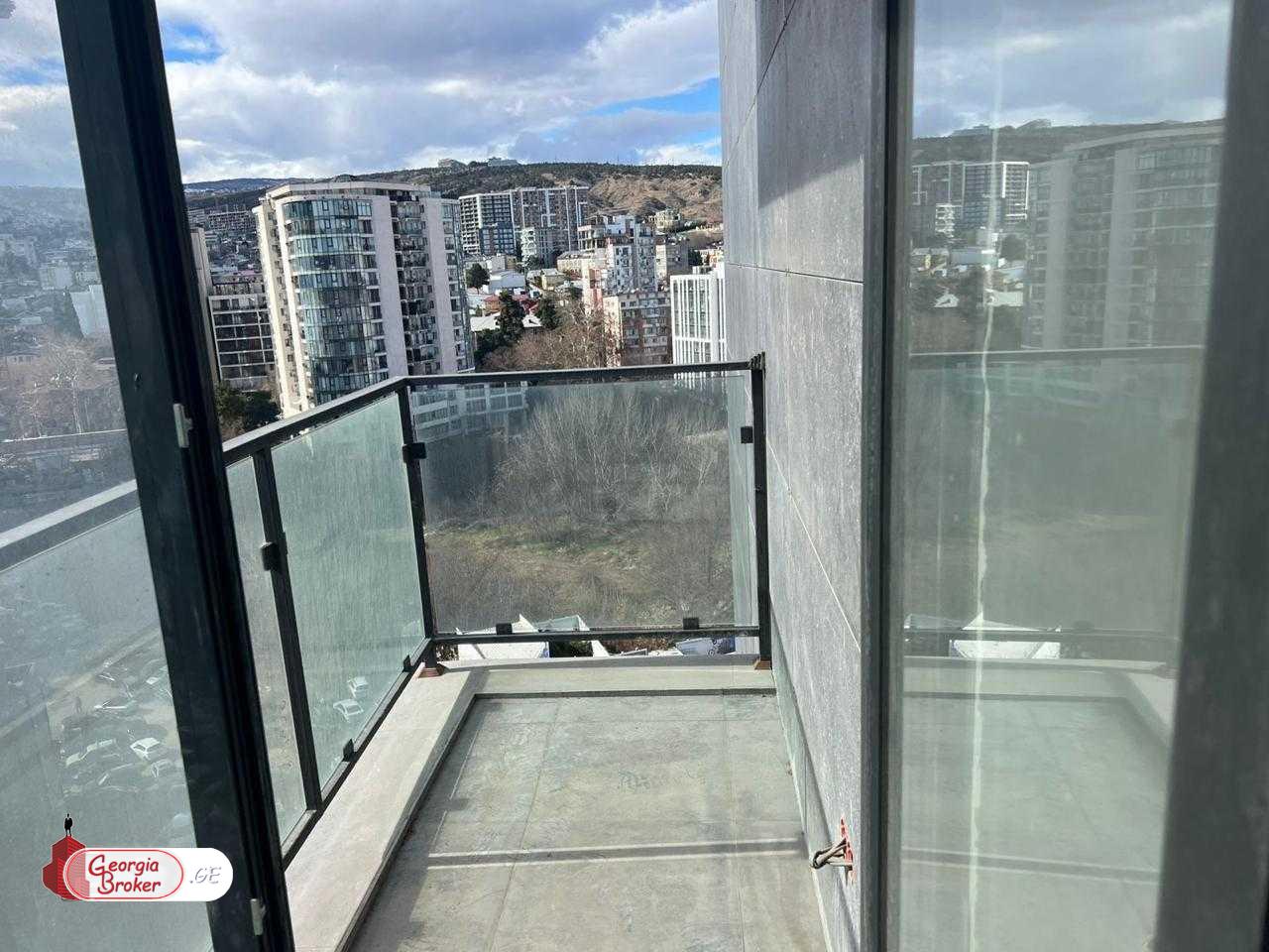 nearly repaired 5-room apartment for sale