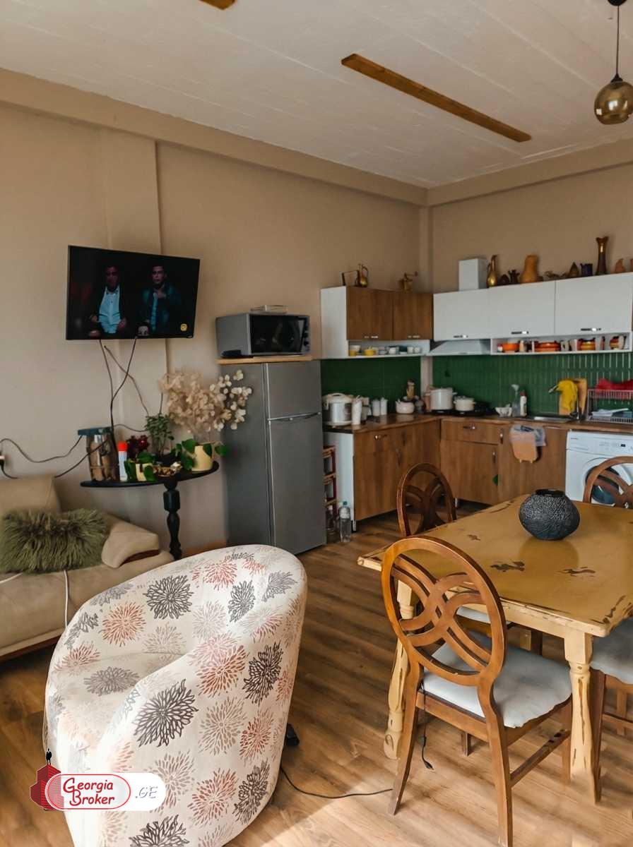 продается дом с новым ремонтом 6-комнат