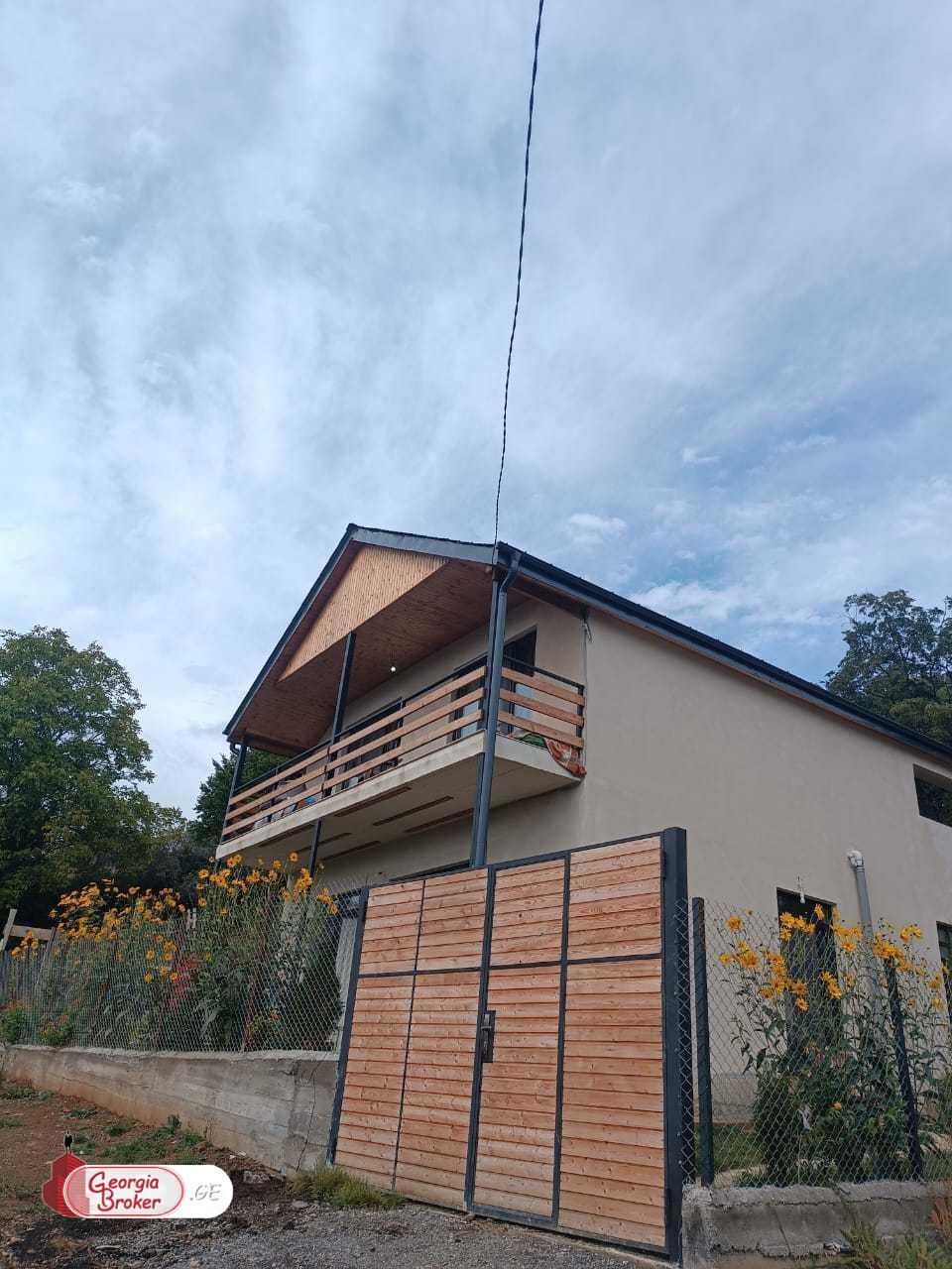 продается дом с новым ремонтом 6-комнат