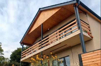 იყიდება ახალი გარემონტებული 6 ოთახიანი სახლი ლისის ტბის მიმდებარედ