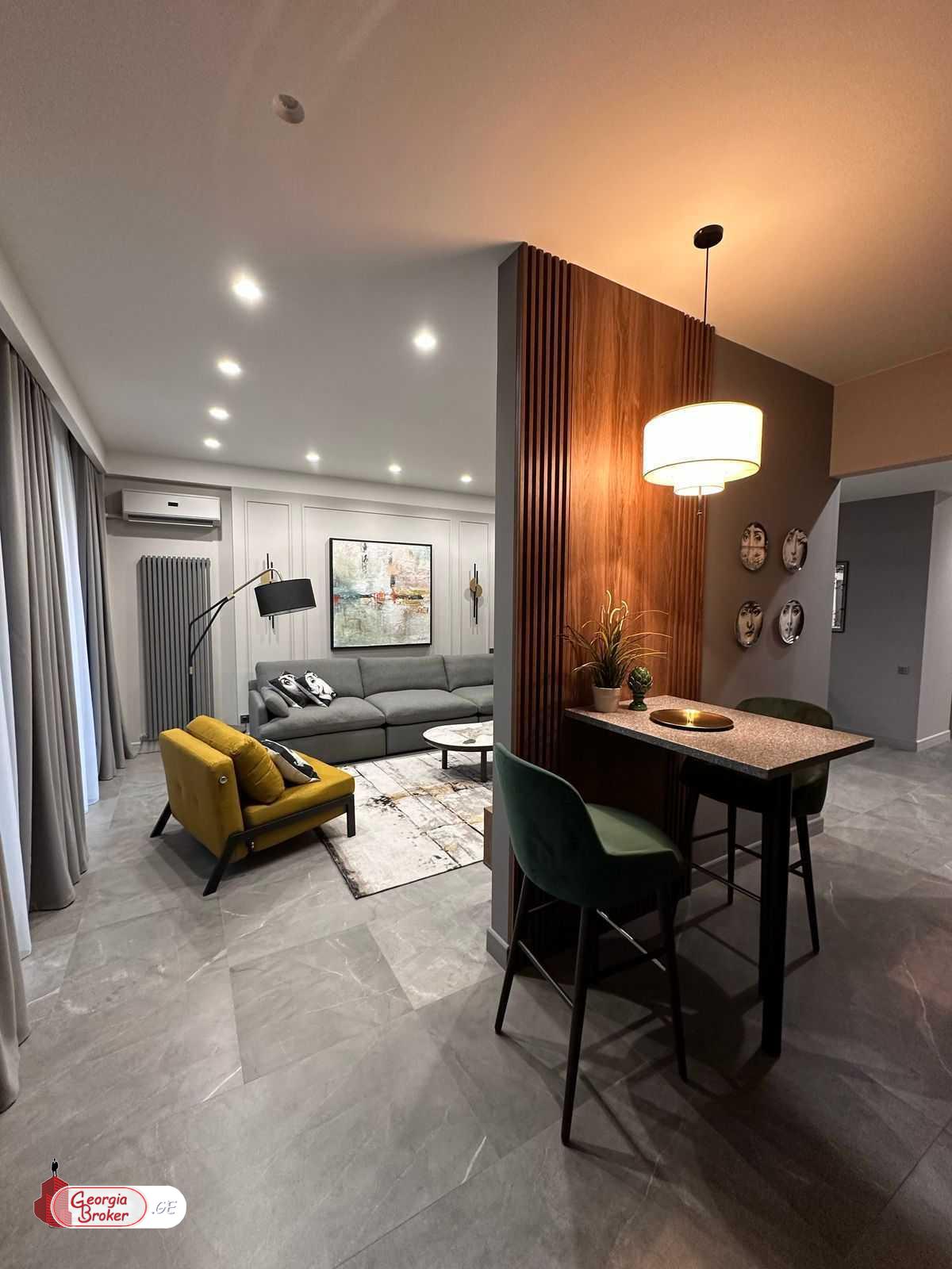 продается квартира с новым ремонтом 5-комнат