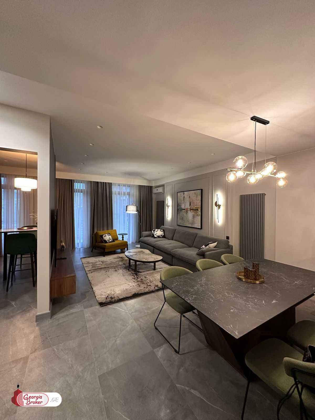 продается квартира с новым ремонтом 5-комнат