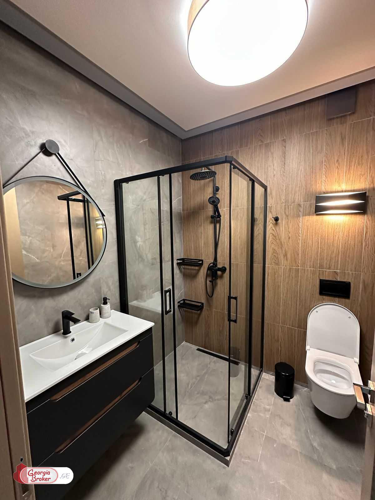 продается квартира с новым ремонтом 5-комнат