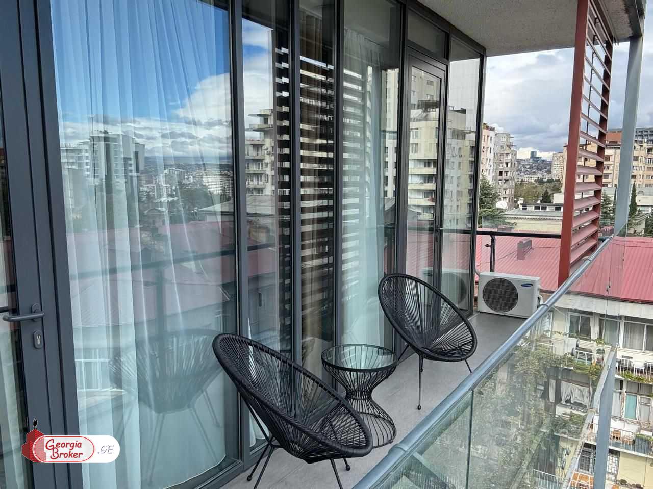 продается квартира с новым ремонтом 5-комнат