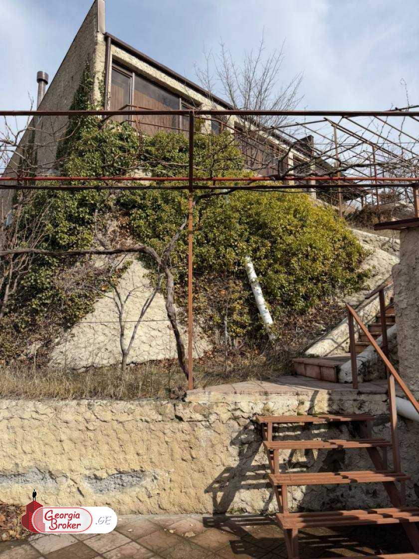 nearly repaired 14-room house for sale