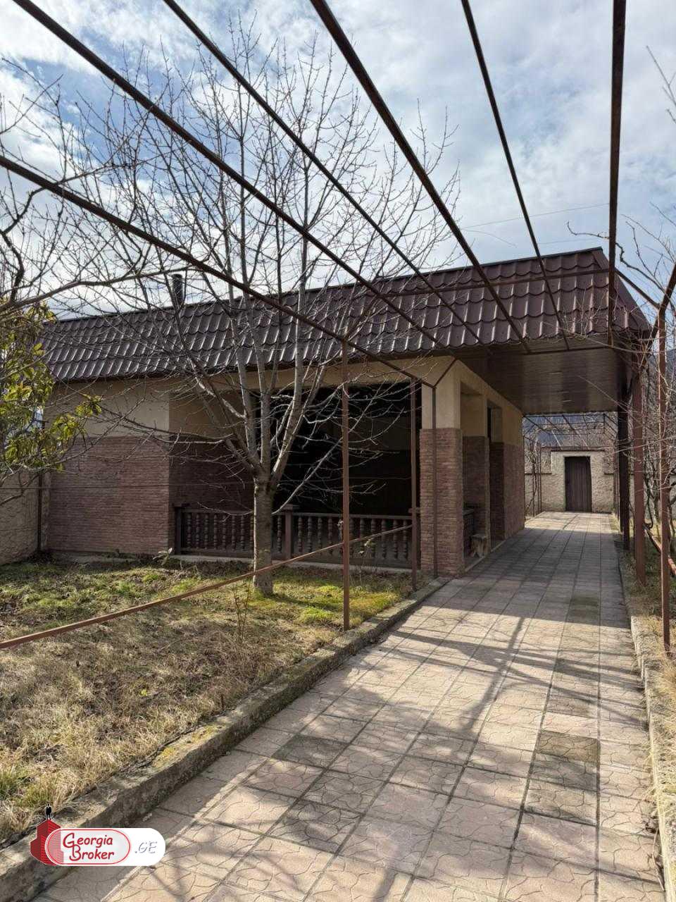 nearly repaired 14-room house for sale