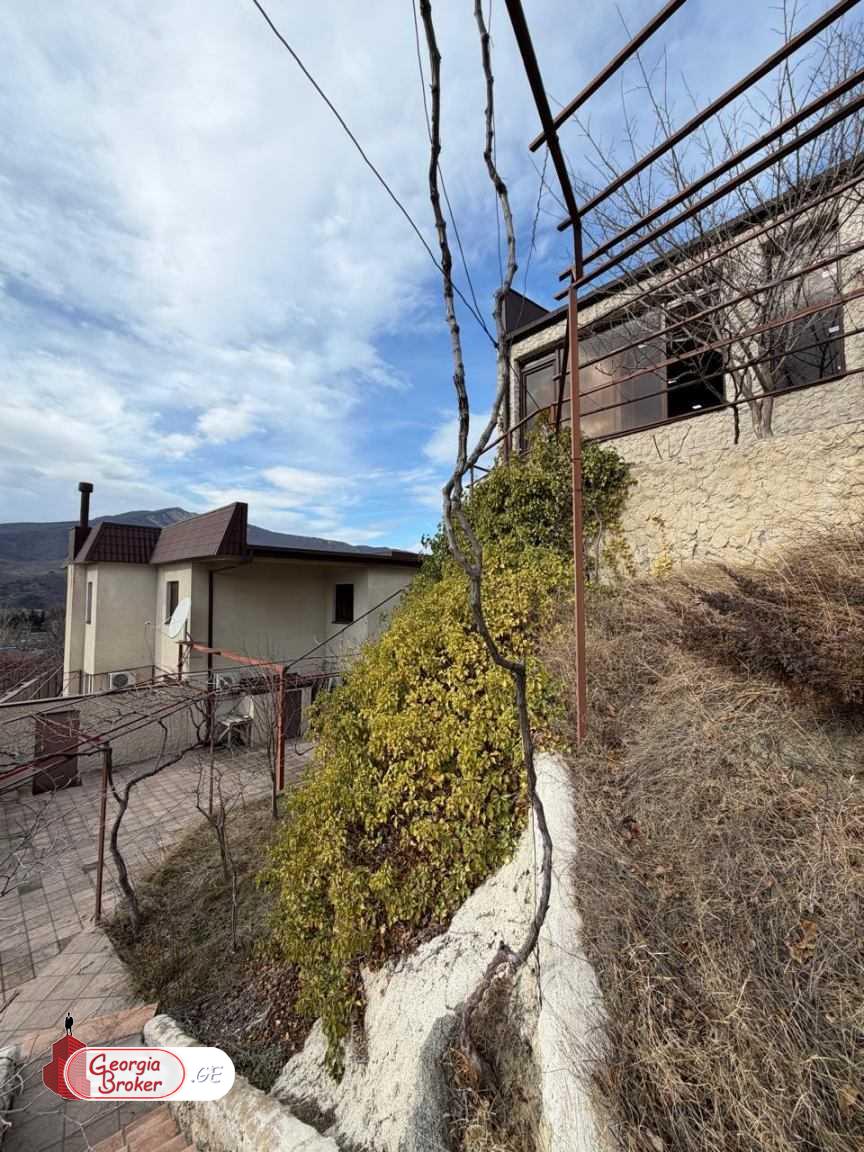 იყიდება ახალი გარემონტებული 14 ოთახიანი  რეზიდენცია წიწამურში