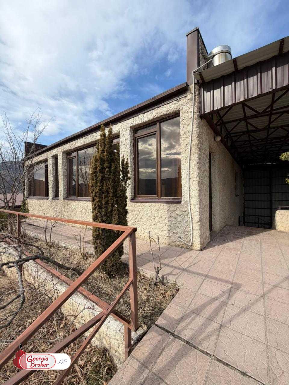 იყიდება ახალი გარემონტებული 14 ოთახიანი  რეზიდენცია წიწამურში