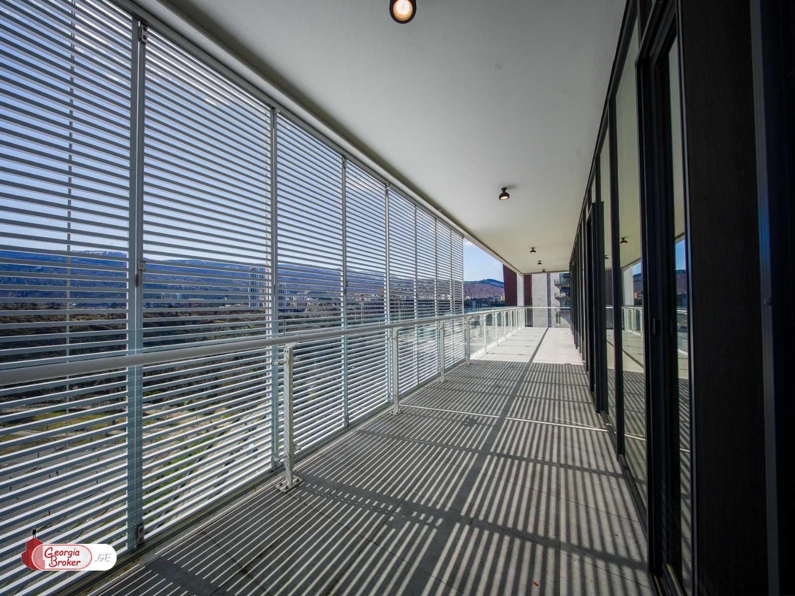 продается квартира с новым ремонтом 5-комнат