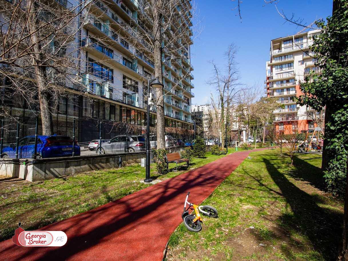 продается квартира с новым ремонтом 5-комнат