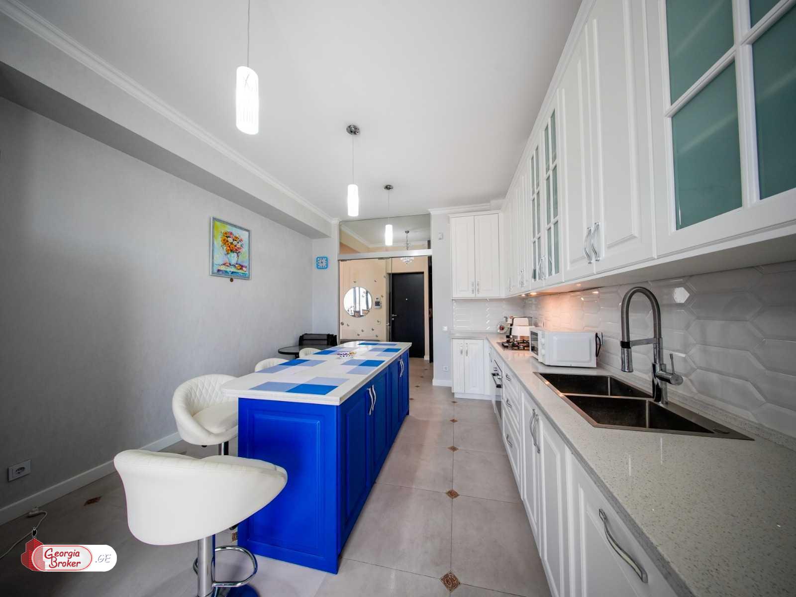 продается квартира с новым ремонтом 5-комнат