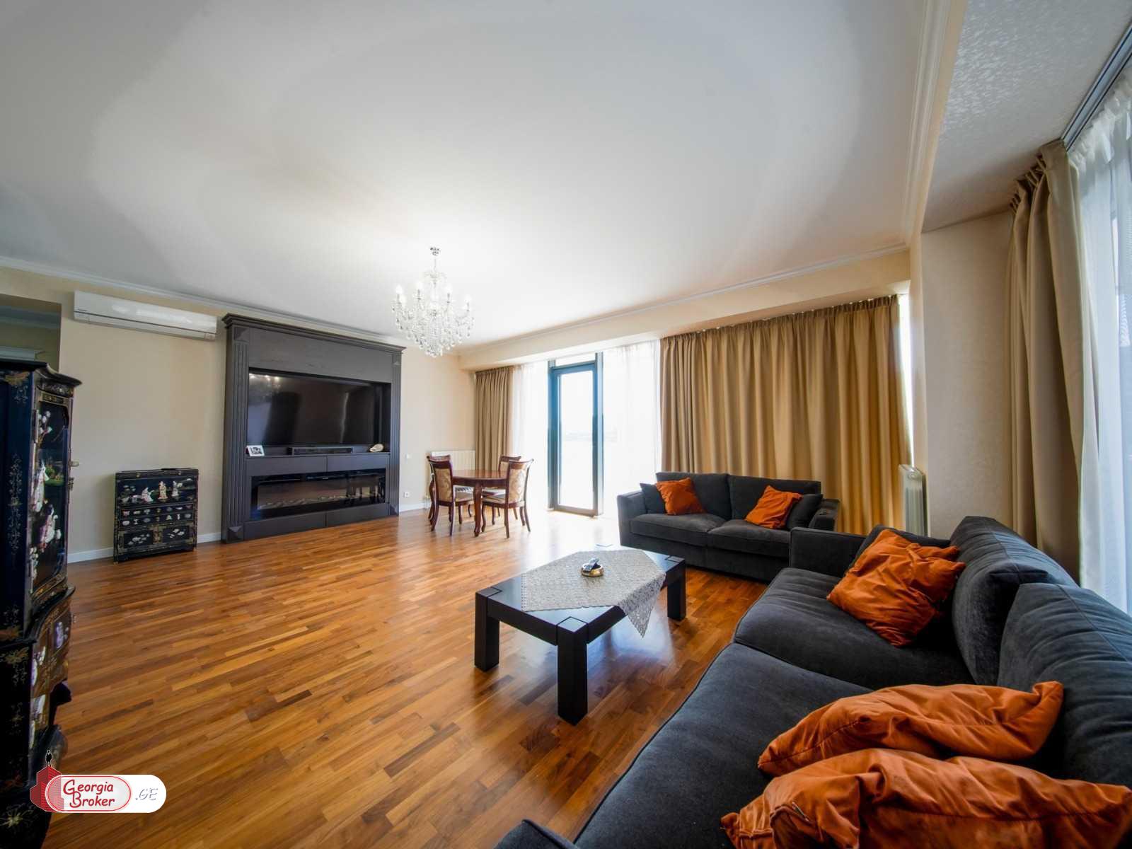 продается квартира с новым ремонтом 5-комнат