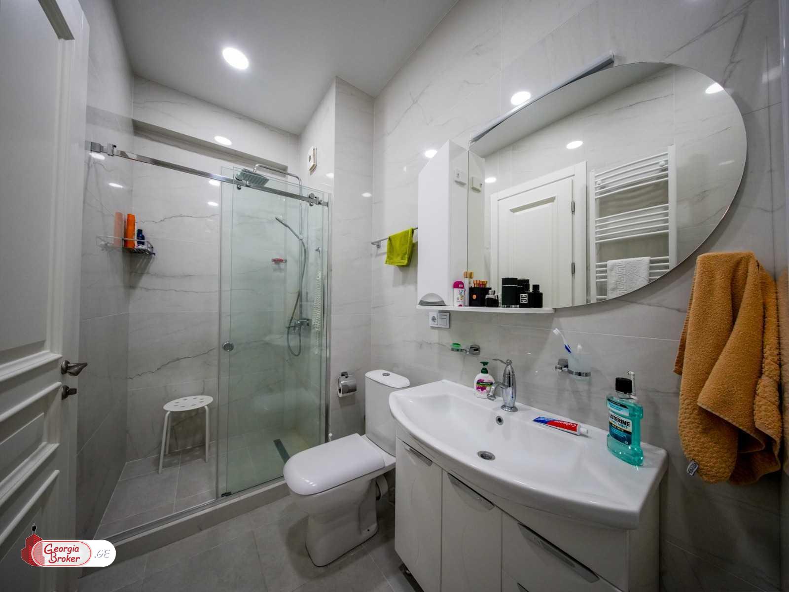 продается квартира с новым ремонтом 5-комнат