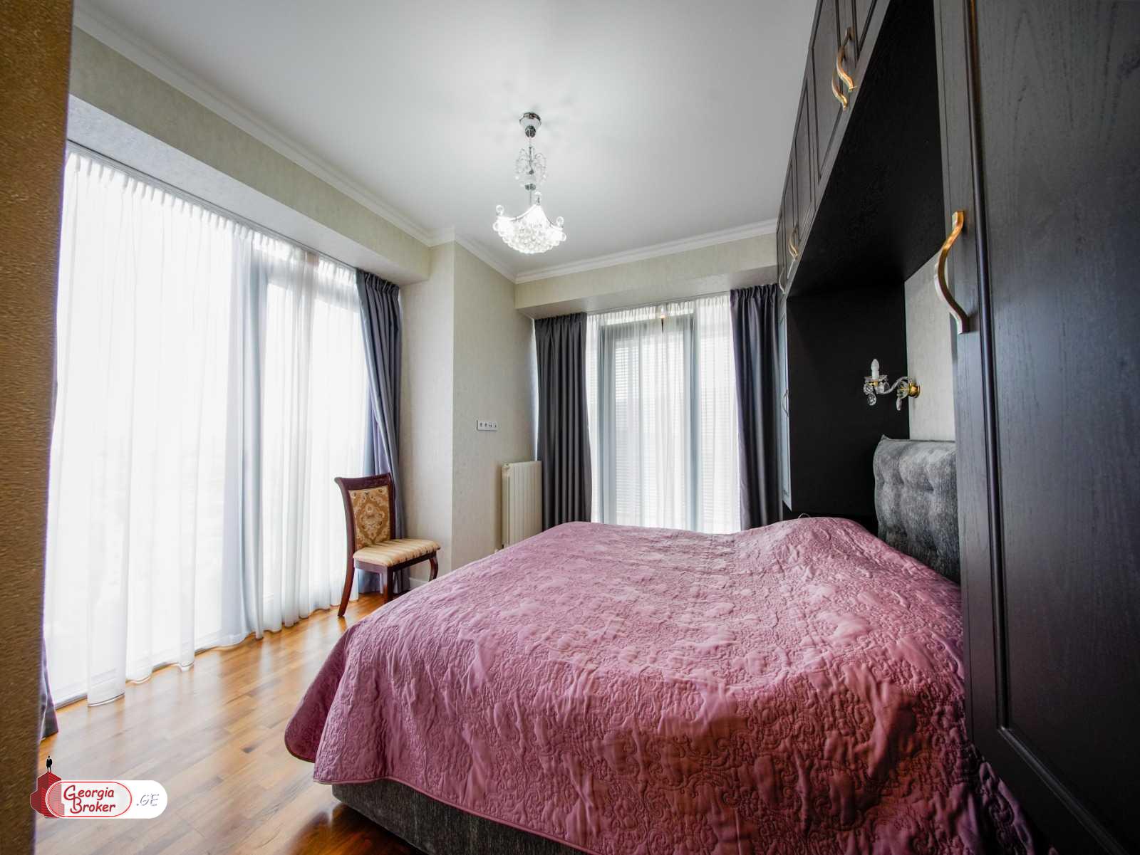 продается квартира с новым ремонтом 5-комнат