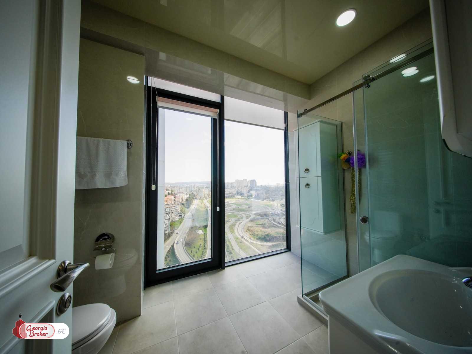 იყიდება ახალი გარემონტებული 5 ოთახიანი ბინა   "დომუსში"