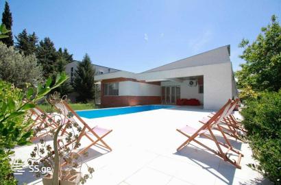 იყიდება ახალი გარემონტებული 6 ოთახიანი სახლი დიღომი 8ში