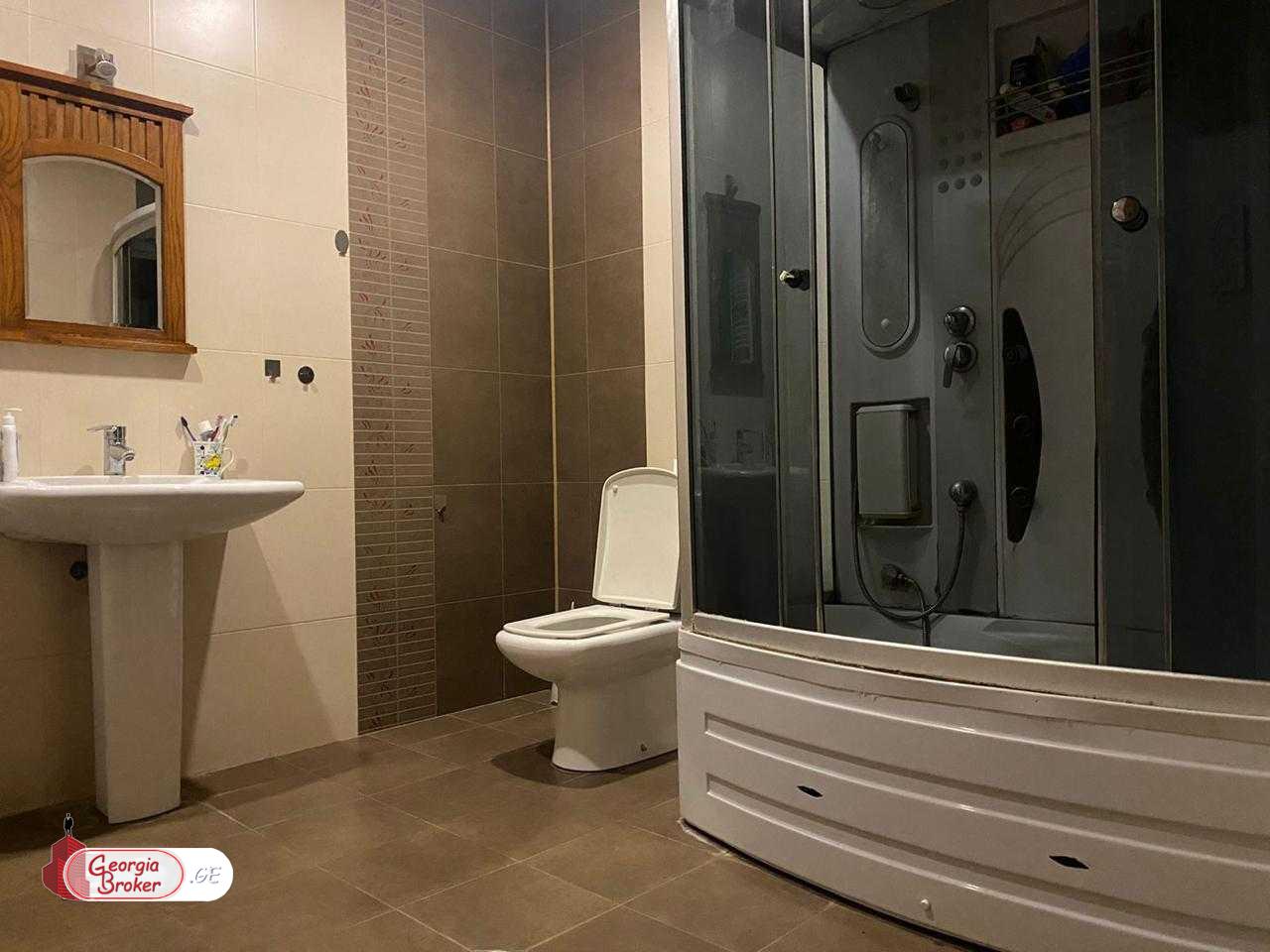 იყიდება ახალი გარემონტებული 6 ოთახიანი სახლი დიღომი 8ში